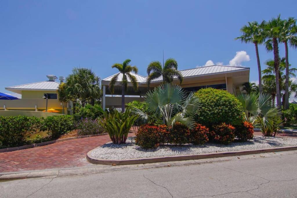 Sea Breeze, Studio 510, Beach Steps Away!+Pool+Wifi Ruskin Exteriér fotografie