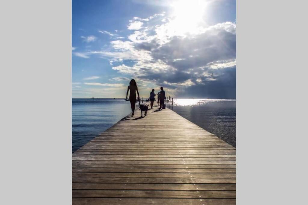 Sea Breeze, Studio 510, Beach Steps Away!+Pool+Wifi Ruskin Exteriér fotografie